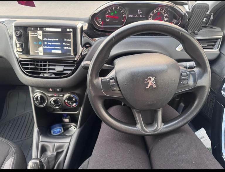 Peugeot, 208, Hatchback, 2013, Manual, 1199 (cc), 3 doors