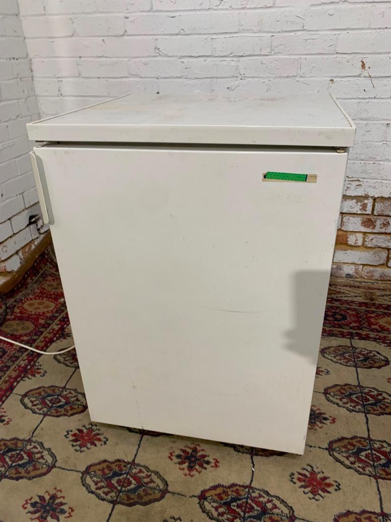 UnderCounter Fridge & Freezer On Top