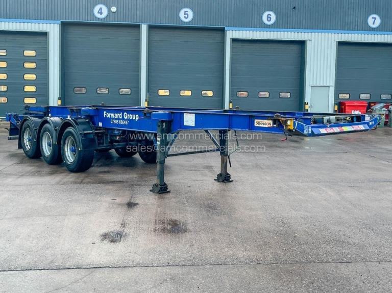 DENNISON SLIDING SKELETAL TRI AXLE TRAILER