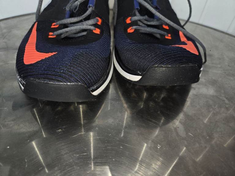 Good condition nike trainers 