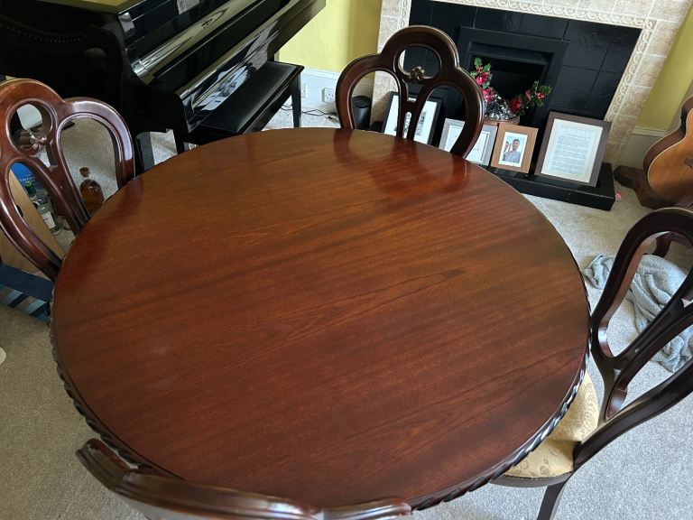 Victorian style round table and 4 chairs