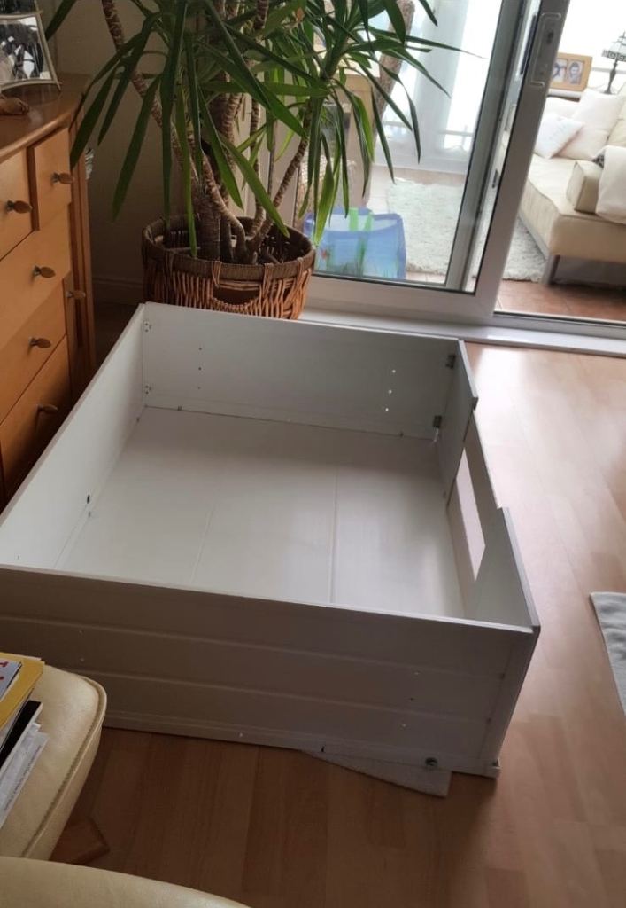 Large Fold Away Puppy Whelping Box 4ftx5ft with pig rails