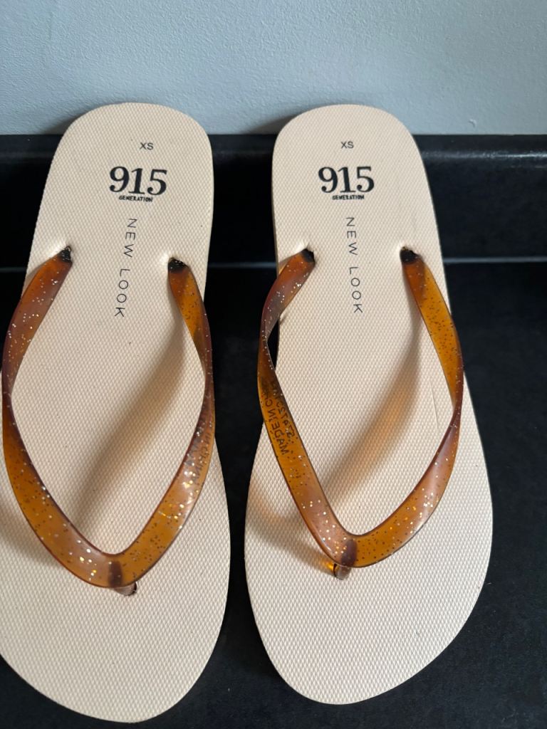 REDUCED New Look 915 BNWT Classic Flip Flops - XS/2