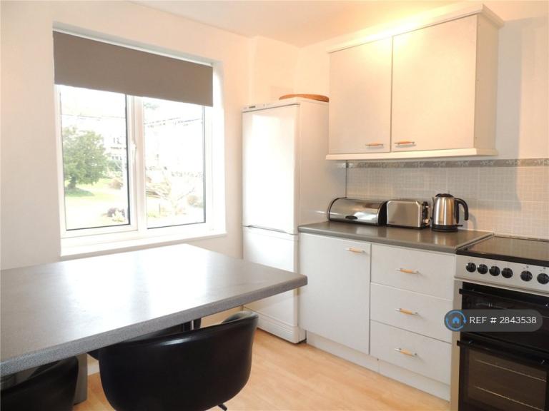 2 bedroom flat in Engadine Close, Croydon, CR0 (2 bed) (#2843538)
