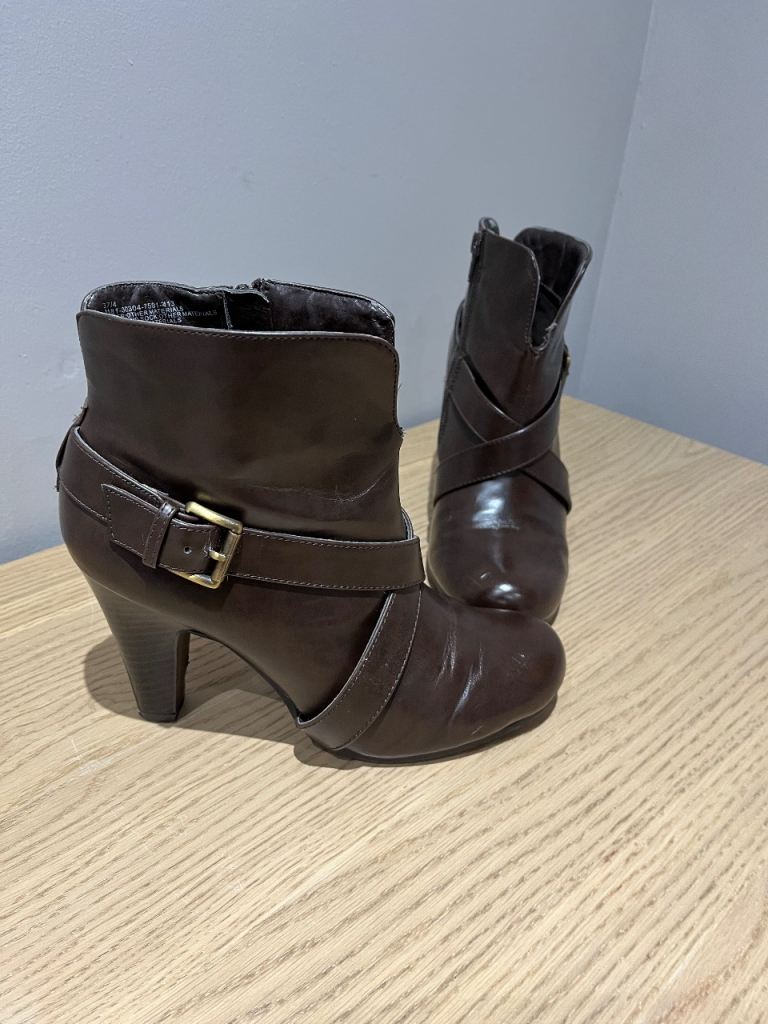 Women’s George zipped ankle boots. Size 4. Brown. Cross strap design. 