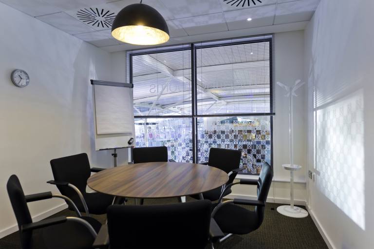 Beaconsfield - HP9 2SE \ Office Space for Rent - 4 Workstations