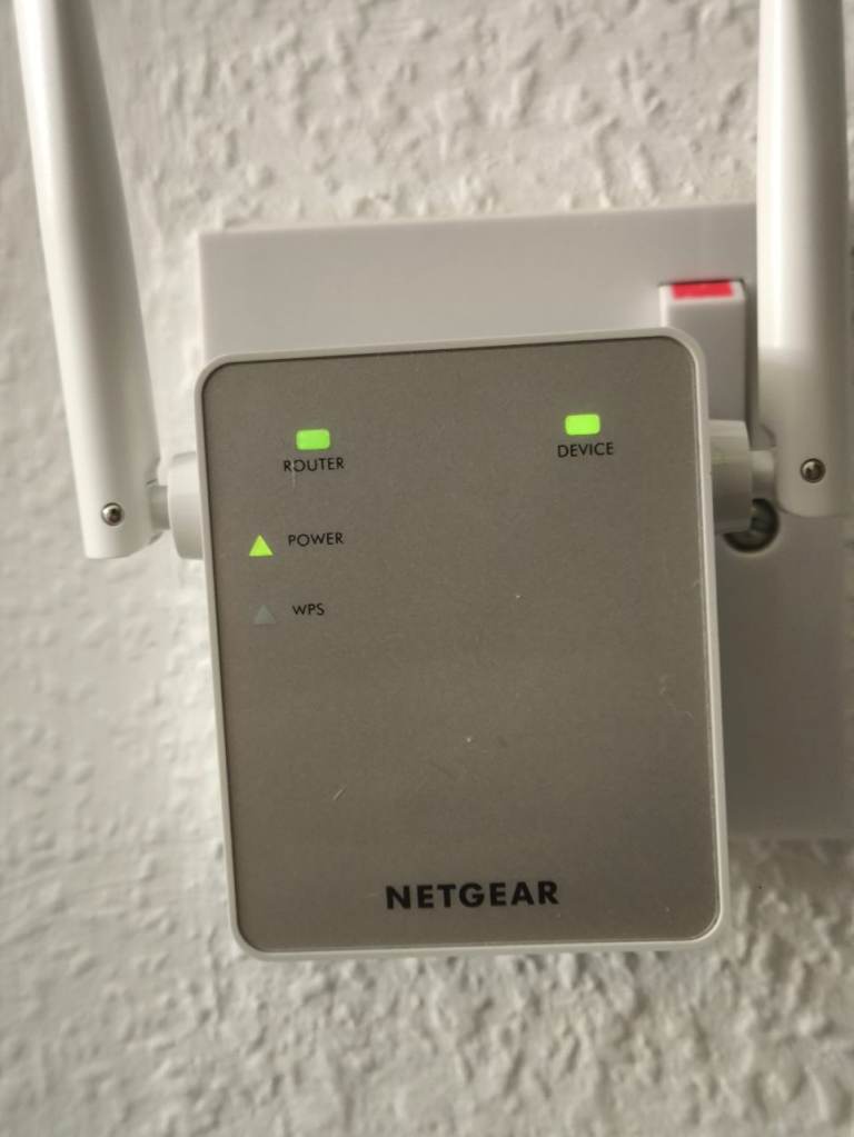 NETGEAR - AC1200 Dual Band WiFi Range Extender 1200Mbps. Model EX6120