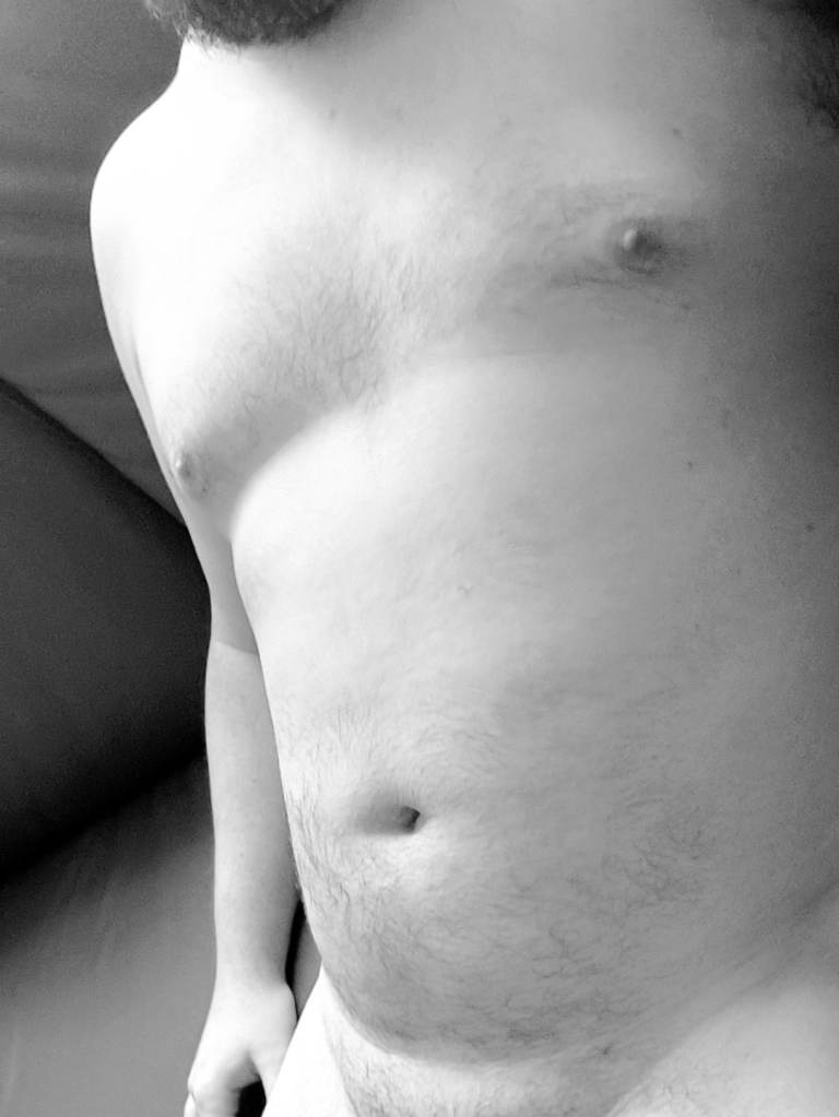 30's Gent for Artist or Photographer seeking a model