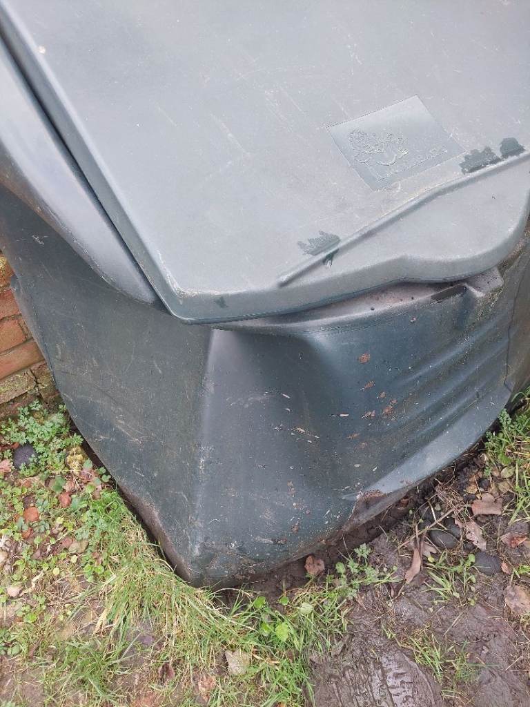 Sturdy green 'Lionheart' coal bunker