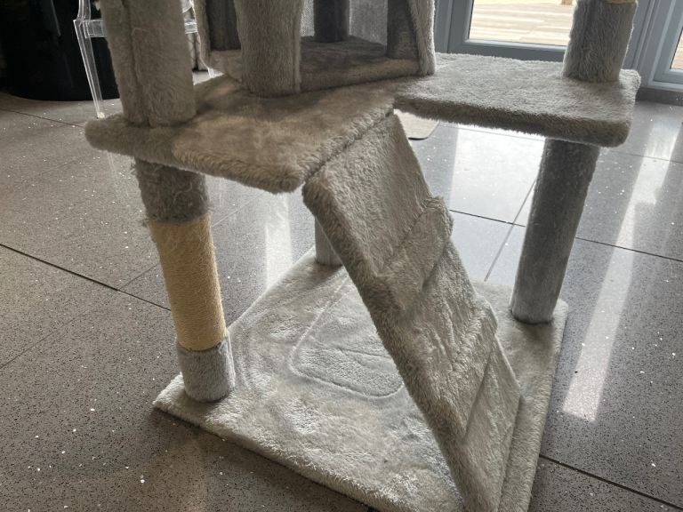 Cat Tree Perfect Condition