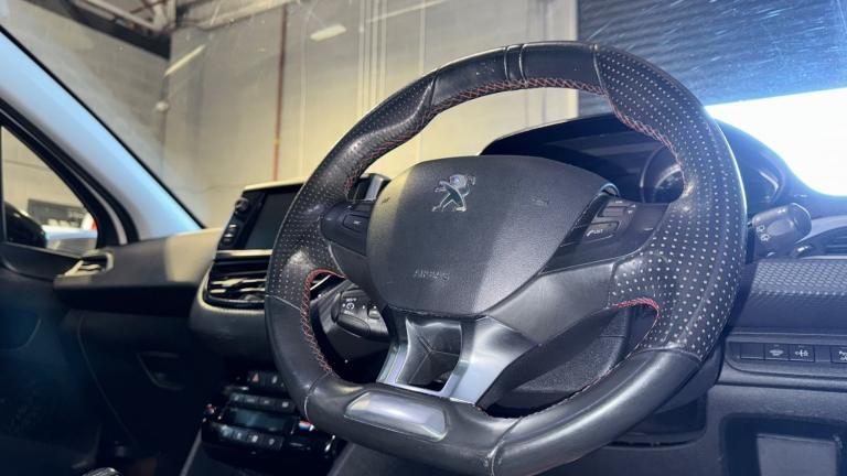 PEUGEOT 2008 1.2 PureTech GT Line White 5dr PANROOF+SATNAV+CRUISE+DAB 2017