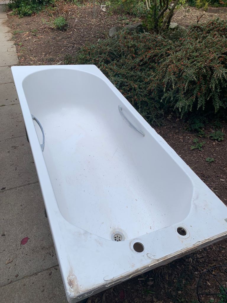 Bath - acrylic with end tap holes