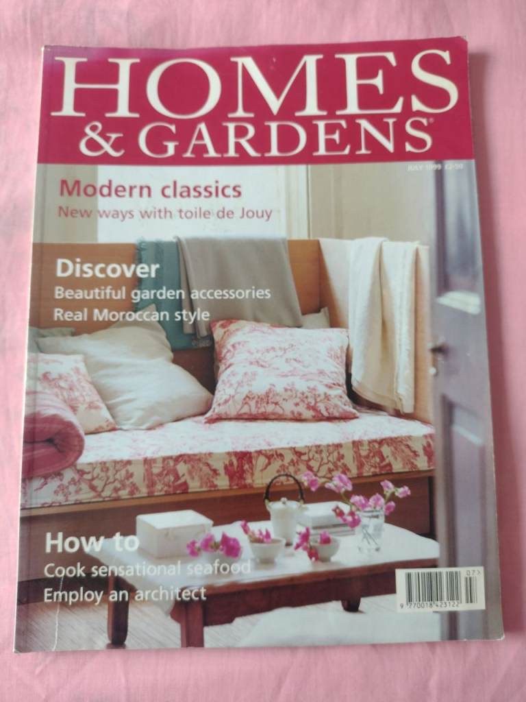 Vintage 1999 Issue of Homes & Gardens. An interesting insight into past Home Decor etc, see details.