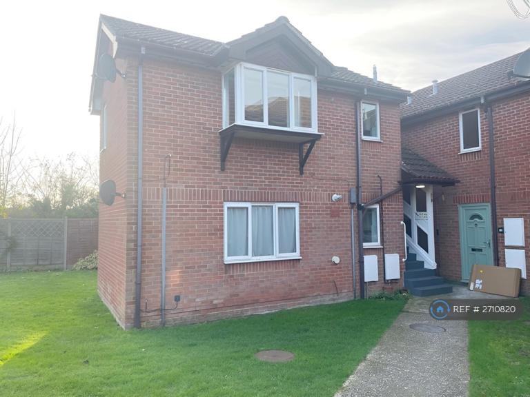 2 bedroom flat in Butser Court, Horndean, Waterlooville, PO8 (2 bed) (#2710820)
