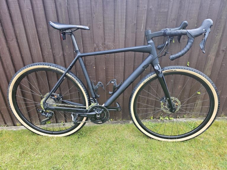 Orbea Terra H40 Gravel Bike Hydraulic Disc Brakes Black Size Medium. In good condition. Rrp £1795
