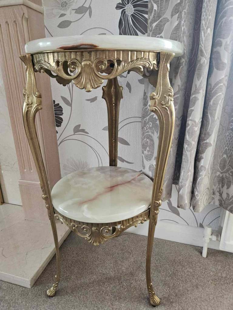 Lovely brass and onyx Marble Side Table – Good Condition