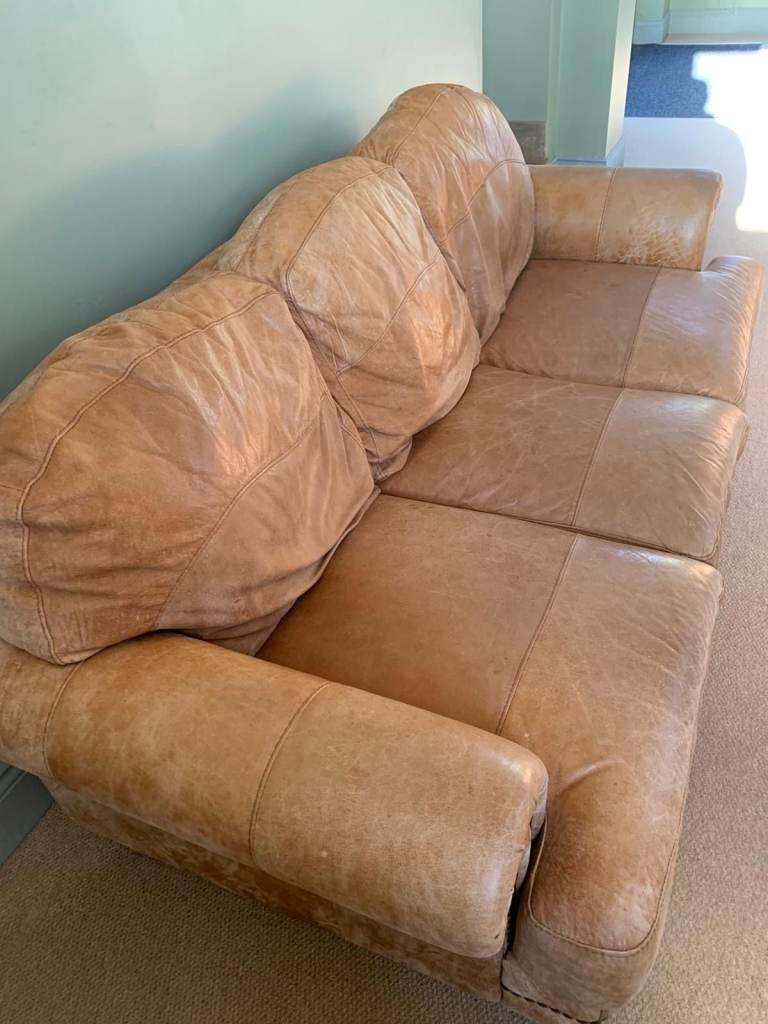 2 x 3 seater leather sofa - Excellent condition