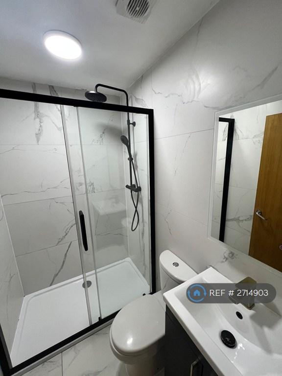 5 bedroom flat in County Road, Ormskirk, L39 (5 bed) (#2714903)