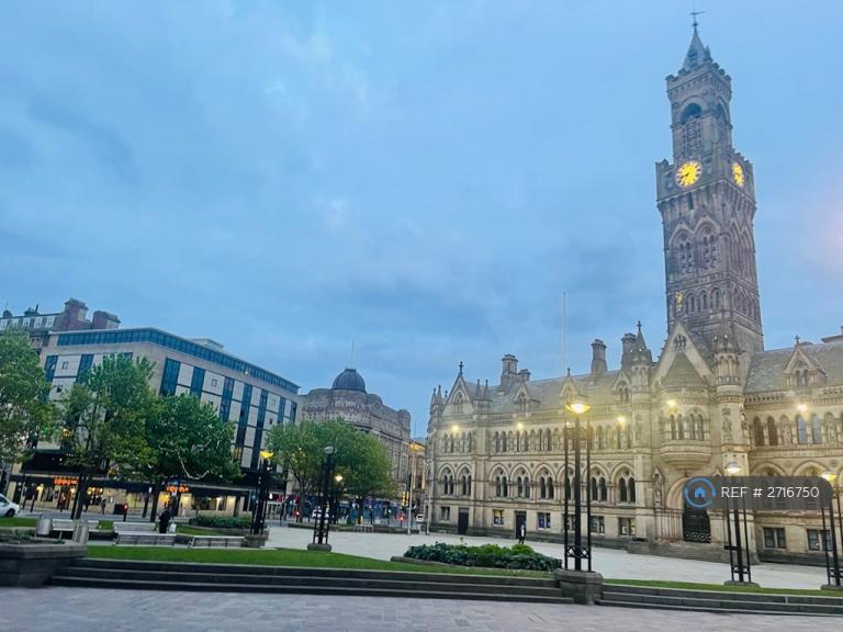 2 bedroom flat in Landmark House, Bradford, BD1 (2 bed) (#2716750)