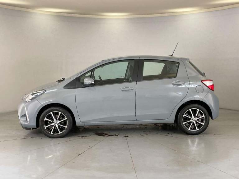 2019 Toyota Yaris 1.5 VVT-i Icon Tech Hatchback 5dr Petrol CVT Euro 6 (111 ps) - SAT NAV + PA HAT...