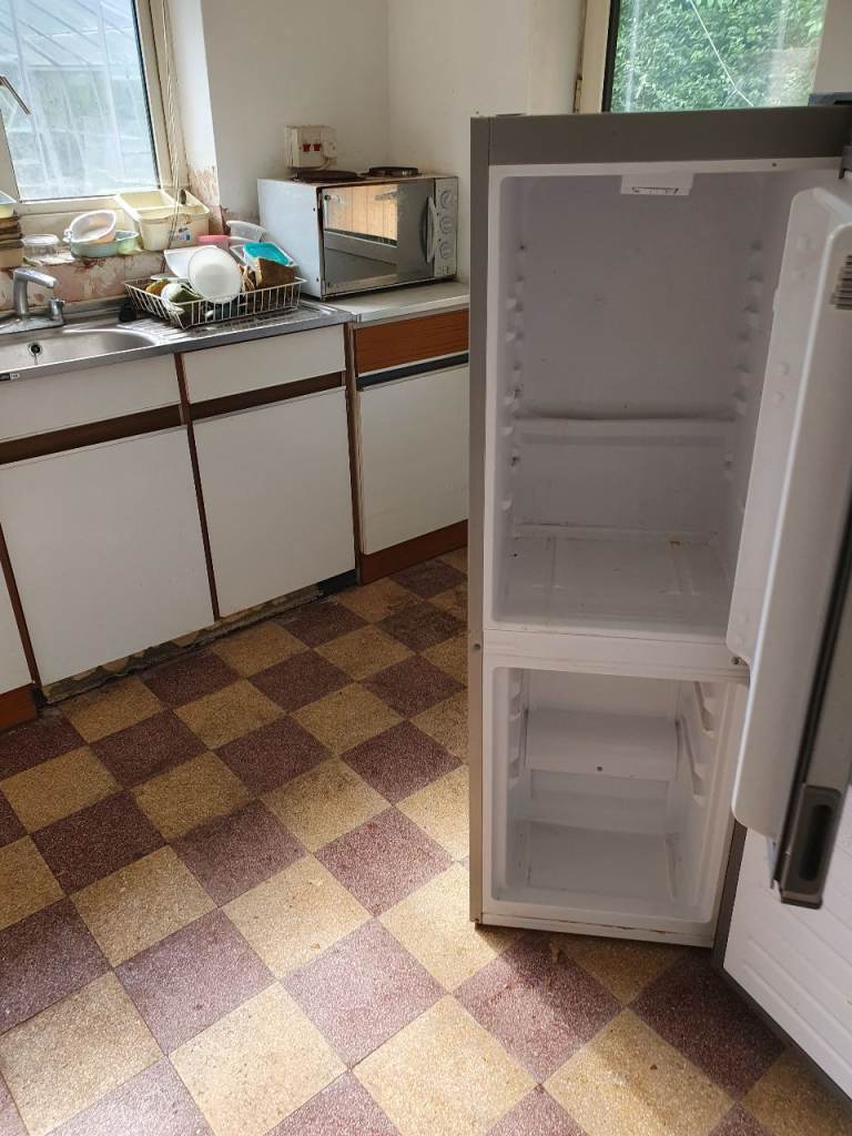 Logik le55cw23 Silver Fridge Freezer – Good Condition