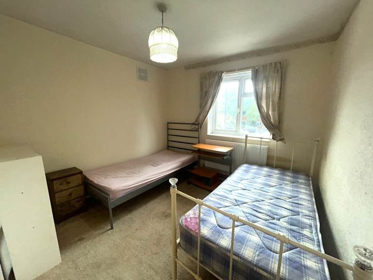 Lovely double room to rent in Greenford. £550 pm inc. bills. Single/two Females only