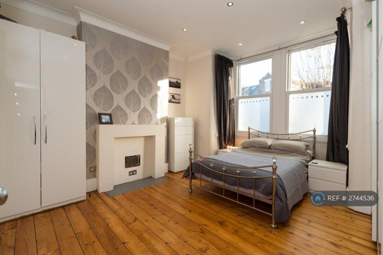 1 bedroom flat in Charlton Road, London, SE3 (1 bed) (#2744536)