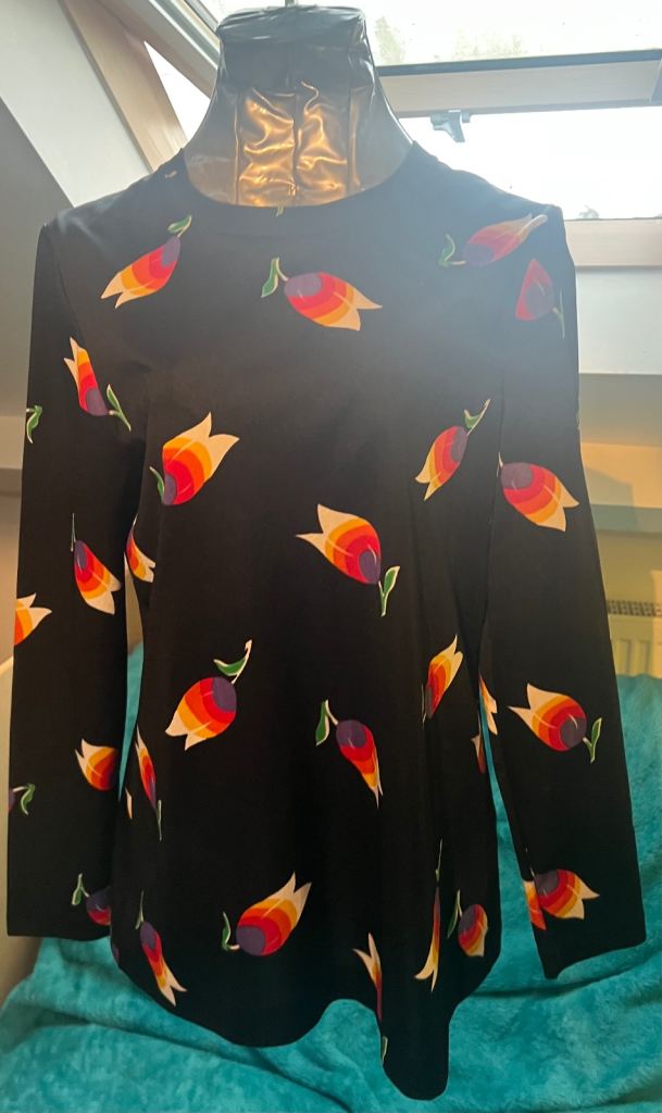 Vintage 70’s black floral tulip blouse long sleeved top size 12