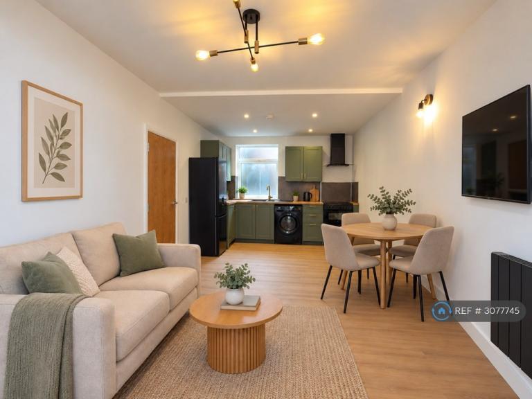 2 bedroom flat in Witham Court, Hull, HU9 (2 bed) (#3077745)