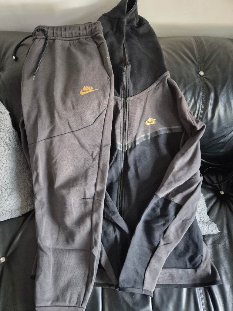 MENS XL GREY/ GOLD LOGO NIKE TECH FULL TRACKSUIT