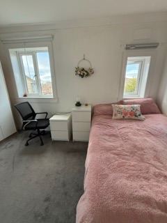 Room to rent in a house £580