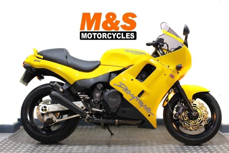 Triumph Daytona 900