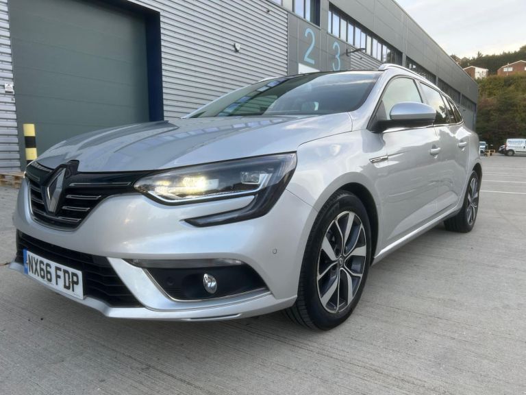 2016 Renault Clio 1.5 DCi DYNAMIQUE NAV SPORT TOURER EURO 6 ESTATE 5DR LHD Hatchback Diesel Manual