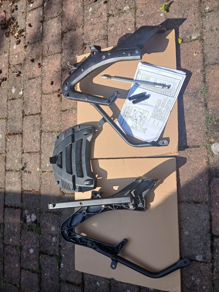 Kawasaki Zzr 100 givi wing rack 