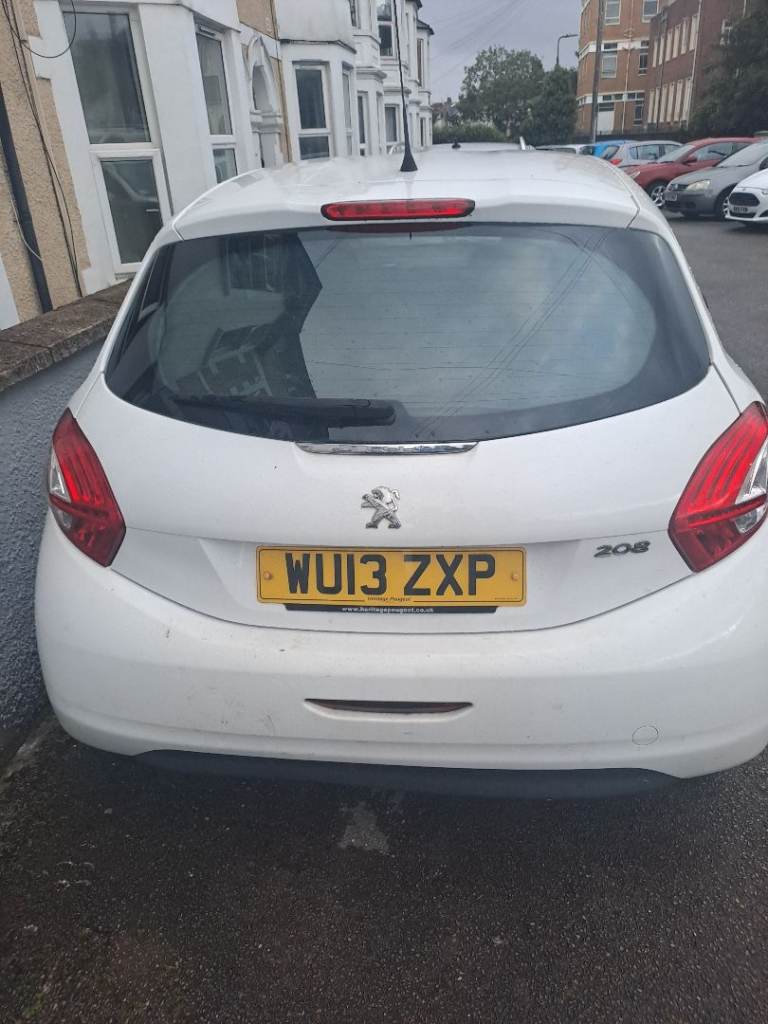 Peugeot, 208, Hatchback, 2013, Manual, 1199 (cc), 3 doors