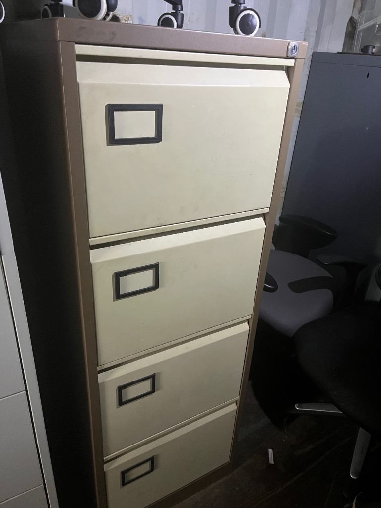 1x  4 drawer filing cabinet 