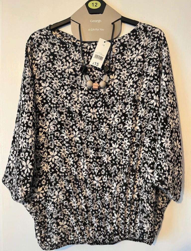 Brand New Ladies Top with matching Necklace 