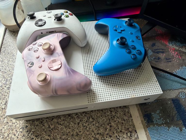Xbox One S Console with 3 Controllers – Good Condition