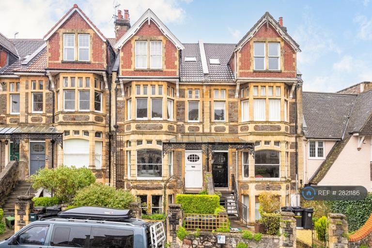 2 bedroom flat in Pembroke Road, Bristol, BS8 (2 bed) (#2821186)