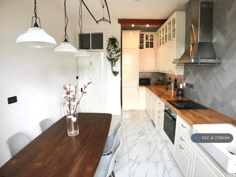 2 bedroom flat in Barrington Drive, Glasgow, G4 (2 bed) (#2798014)