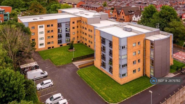 2 bedroom flat in Moss Lane East, Manchester, M14 (2 bed) (#2879782)