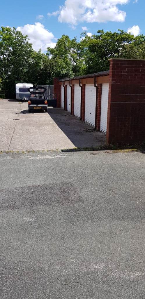 Garage To Let Leyland PR26 8NW, 9 miles South of Preston, £70/pcm and Other Locations
