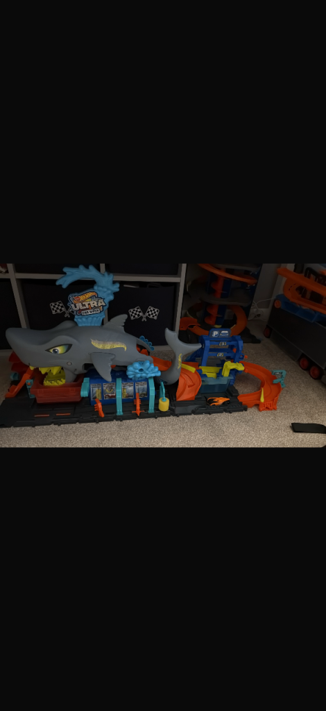 Hot wheels city ultra shark car wash