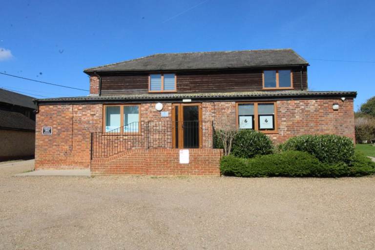 A Spacious First Floor Suite in Peaceful Semi-Rural Setting