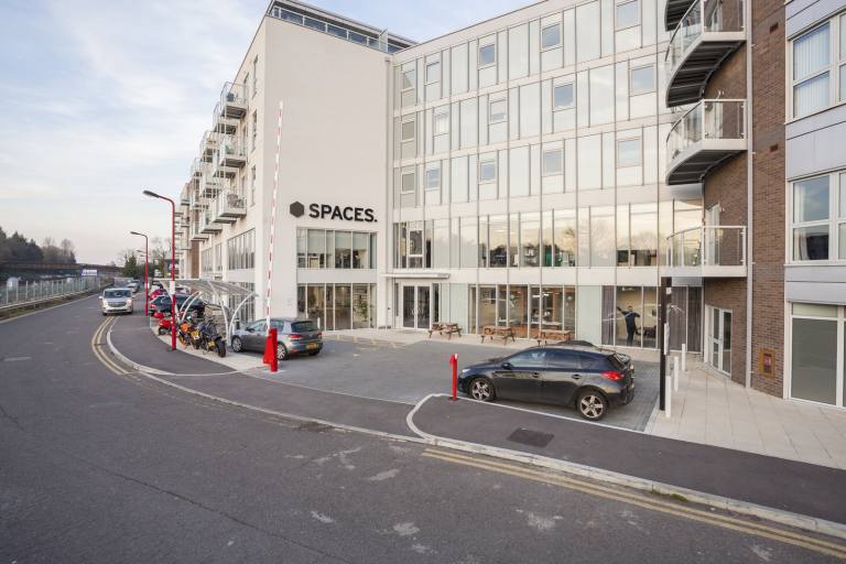 Guildford - GU1 4AR \ Flexible Office Space with 2 Desks