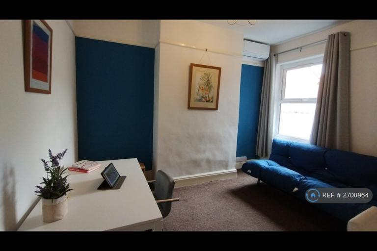 1 bedroom flat in Queensland Avenue, Coventry, CV5 (1 bed) (#2708964)