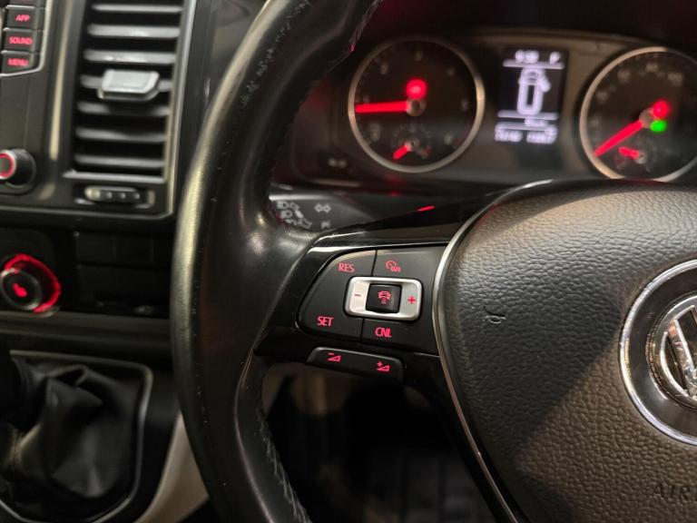  Volkswagen Transporter 2.0 TDI T32 Highline Kombi DSG FWD SWB Euro 6 (s/s) 5dr Diesel Automatic