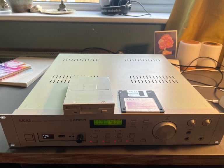 AKAI S2000. Gotek flash floppy upgrade. Expanded outs. 