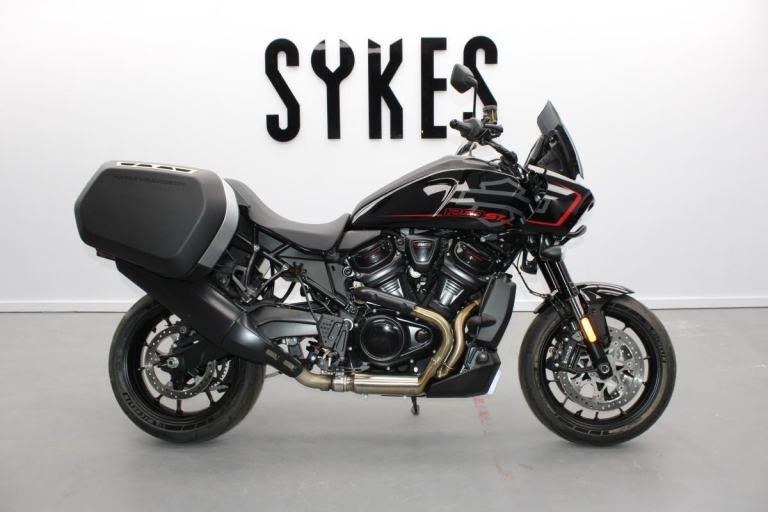 2025 Harley-Davidson RA1250ST Pan America ST in Vivid Black