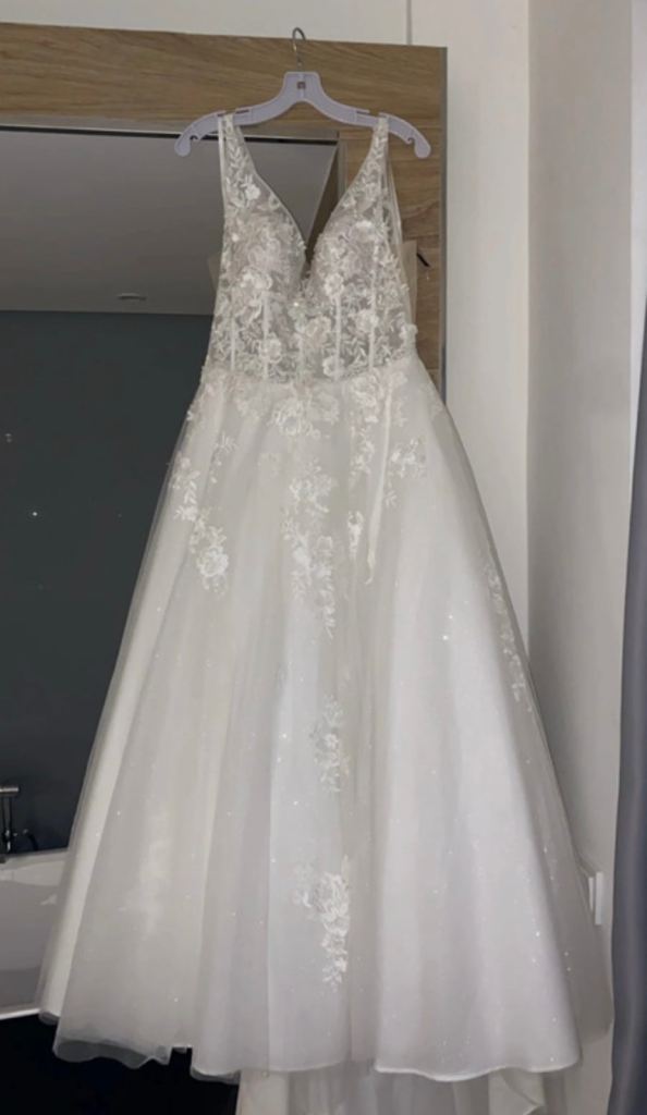 Sparkly wedding dress 